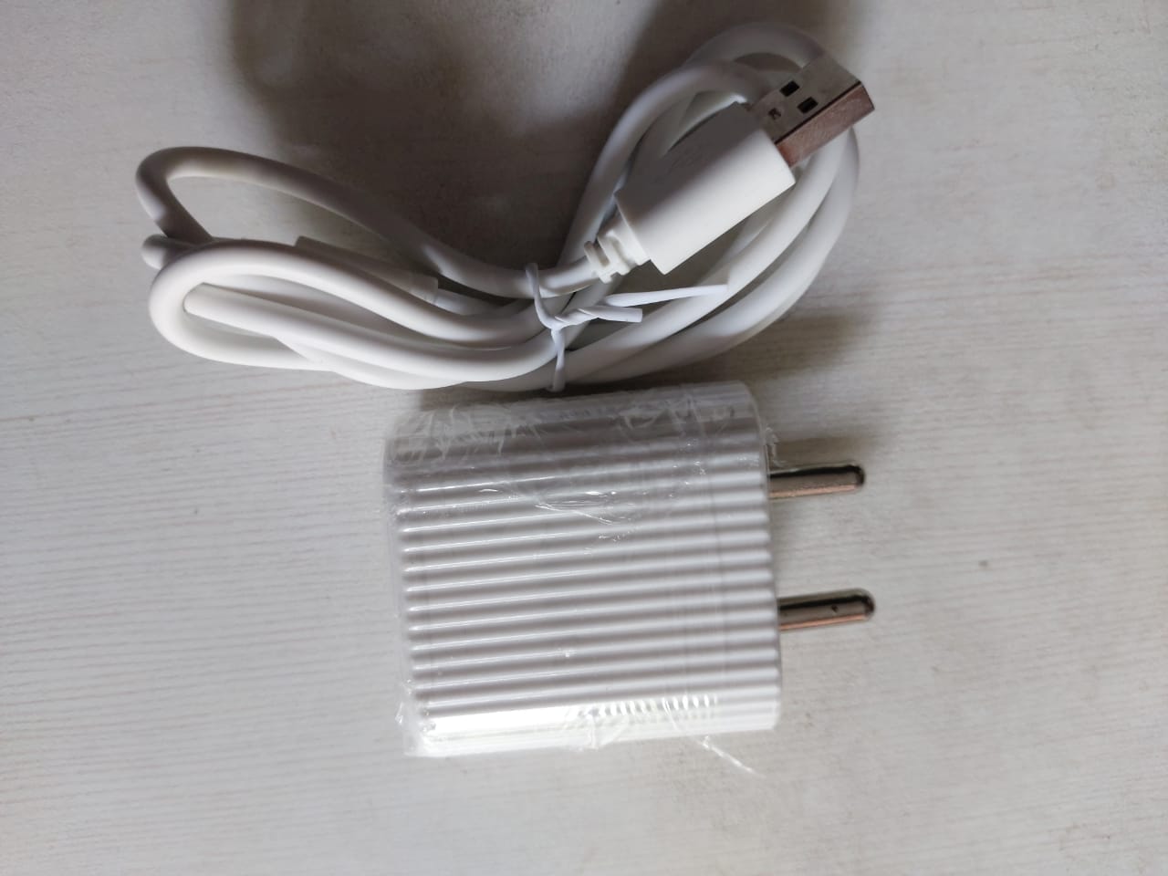 Quantum Mobile Charger (White)