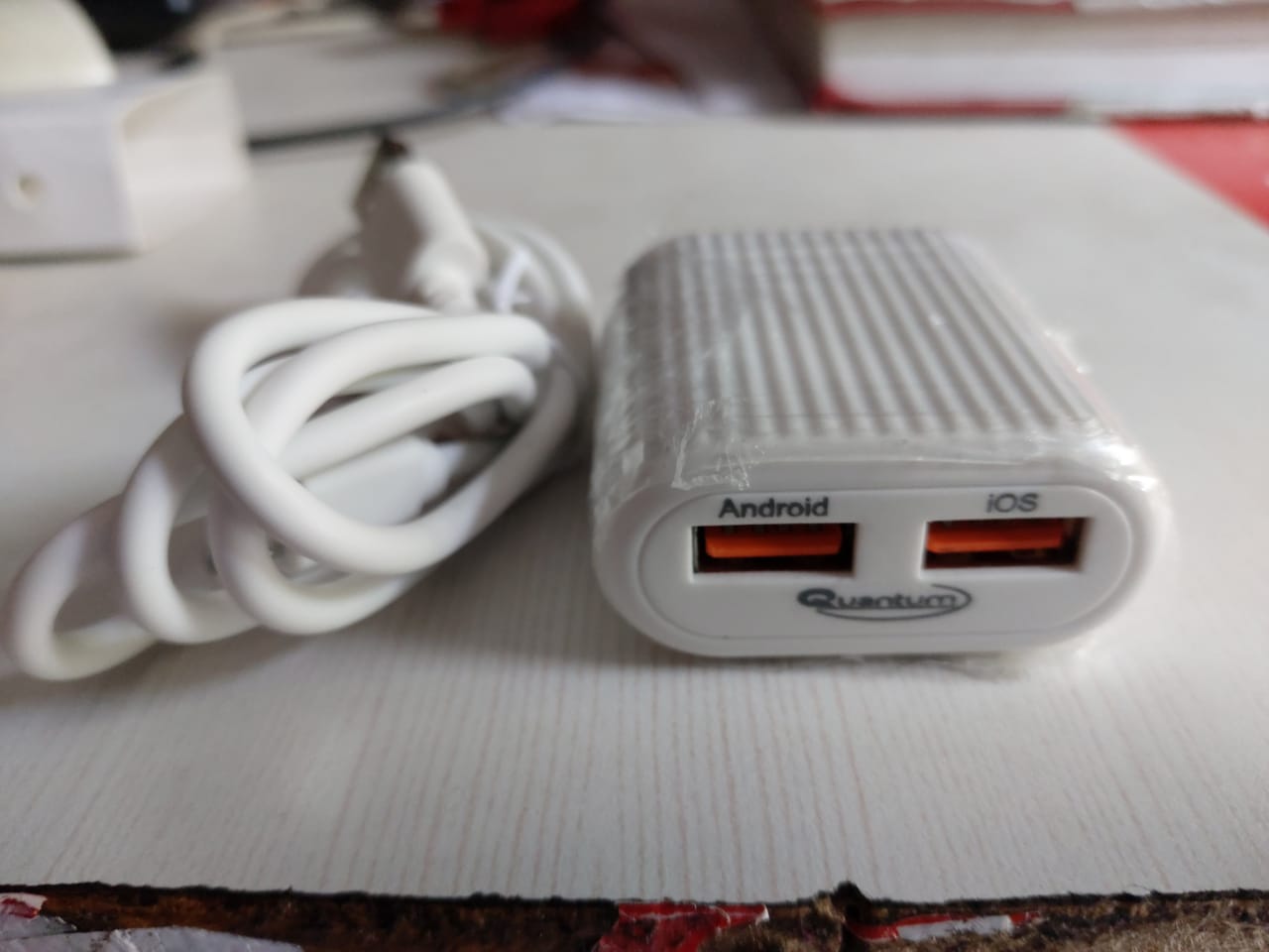 Quantum Mobile Charger (White) - Image 4